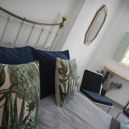 La Pluma Guest house 4*