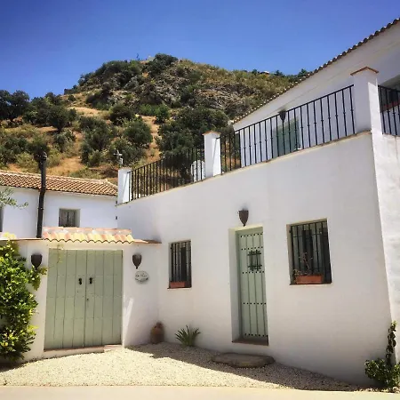 La Pluma Guest house 4*